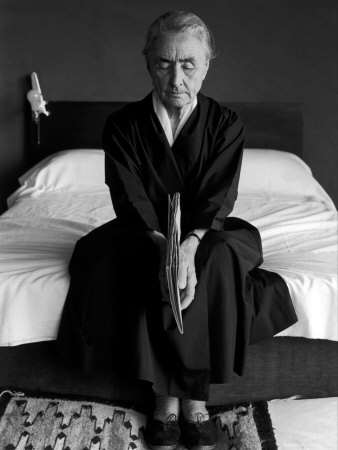loengard-john-portrait-of-artist-georgia-o-keeffe-holding-a-book-by-leonard-baskinin-her-bedroom